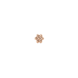 ダニエルウェリントン Flower Stud ローズゴールドピアスの正面アップ画像です。6つの小さなローズゴールドのボールが花びらのように配置されたスタッドデザインが特徴です。
