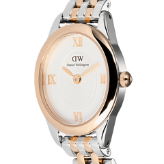 Ophelia Mini Two Tone Rose Goldのダイヤルとリューズをクローズアップで捉えた画像です。ホワイトダイヤル中央に施されたCDパターンの繊細な陰影、ローズゴールドのローマ数字インデックスと針、そしてローズゴールド仕上げのリューズの細部まで鮮明にご覧いただけます。