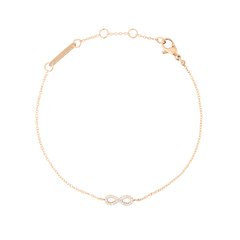 Daniel Wellington Mirelle Infinity Braceletの全体を捉えた画像です。ローズゴールドの細いチェーンの中央に、クリスタルをあしらったインフィニティモチーフが配されています。ロブスタークラスプとブランドプレートも確認できます。白背景で撮影された商品写真です。