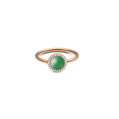ダニエルウェリントン Audrey Ring Jade Rose Goldの正面画像。ドーム型にカットされたグリーンのヒスイを中央に配し、ホワイトキュービックジルコニアのヘイロー（光輪）セッティングが石を囲む、ローズゴールドの細身リングです。