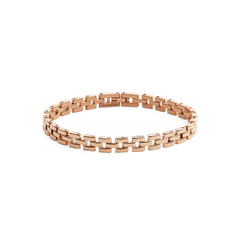 Daniel Wellingtonの3-Link Bracelet ローズゴールドの全体像です。規則的に連なる3連リンクは、ポリッシュ仕上げが光を受けて上品な輝きを放ちます。クラスプ部分も確認できるプロダクトカットです。