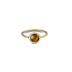 Daniel Wellington Audrey Ring Tiger Eye Goldは、ドーム型のタイガーアイ天然石をホワイトキュービックジルコニアのハローセッティングで囲んだ、ゴールドの細身リングです。