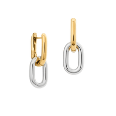 Daniel WellingtonのContrast Link Earrings Two Tone Goldは、ゴールドの上部リンクとシルバーの下部リンクが連なるツートンカラーのポリッシュ仕上げが特徴です。角を丸めたスクエア型のデザインで、上品な印象に仕上がっています。