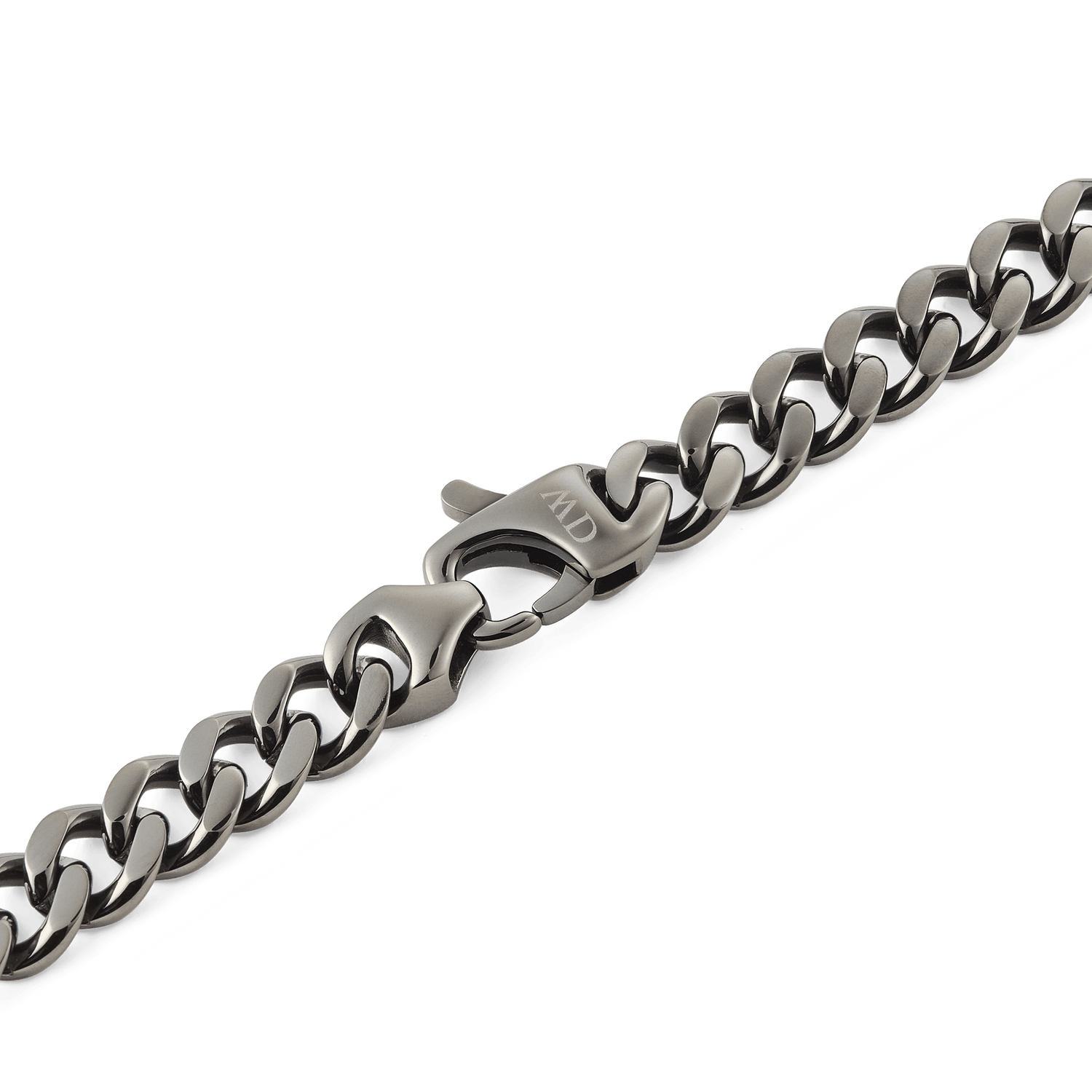 Ellipse Cuban Chain Necklace Graphiteのロブスタークラスプ部分を拡大した画像です。クラスプにはDaniel Wellingtonのロゴが刻印されており、チェーンと同じグラファイト仕上げで統一感のあるディテールをご確認いただけます。