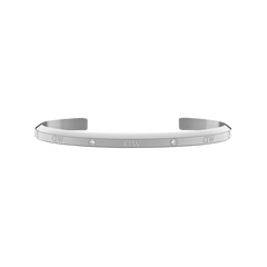 Daniel Wellington Classic Lumine Bracelet Sのシルバーカラーのオープンカフブレスレット。磨き上げられたステンレススチールの表面に、クリスタルとブランドロゴが交互にあしらわれた、細身でミニマルなデザインです。