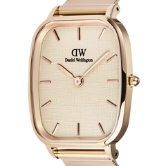 Marlon Wire Linen Rose Goldのダイヤルをクローズアップした画像です。リネン調のエンボス加工による繊細な格子模様や、ローズゴールドのバーインデックス、針のディテール、丸みを帯びたリューズの仕上がりがご覧いただけます。