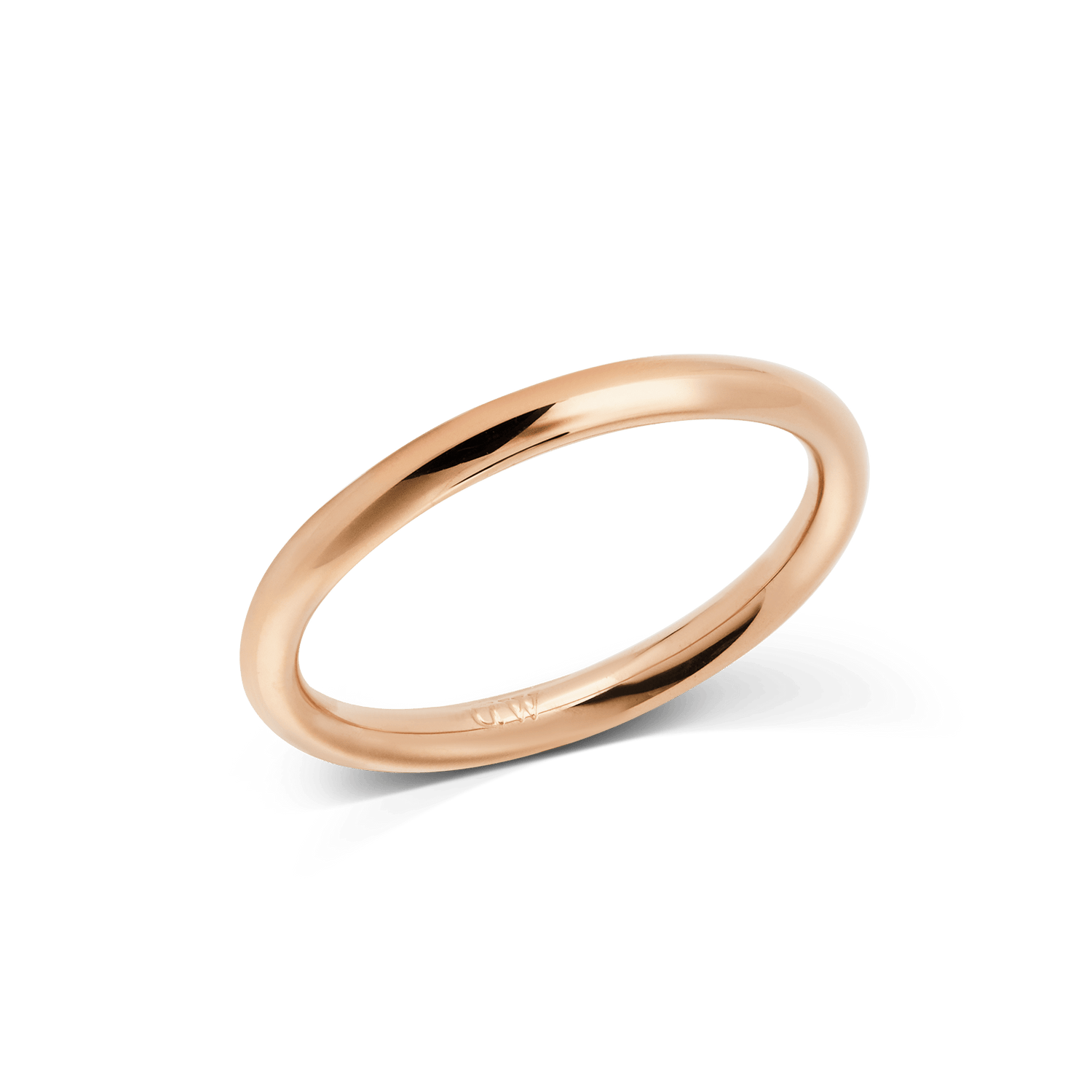 Arch Ring Rose Gold 2.5mmを斜めから捉えた画像です。細身のバンドが描く滑らかな曲線と、ポリッシュ仕上げのローズゴールドが光を受けて柔らかに輝いています。