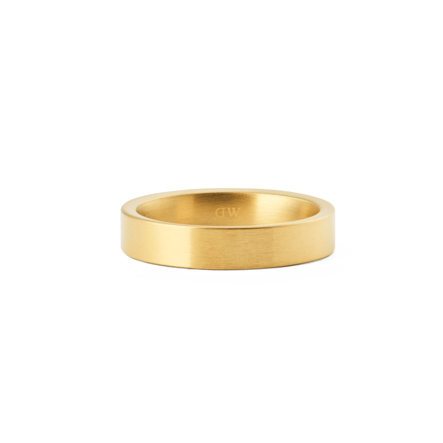 ダニエルウェリントン Line Ring Brushed Goldを斜め上から撮影した画像です。ヘアライン加工による上品なマットゴールドの質感と、フラットバンドの端正なエッジラインが際立ちます。
