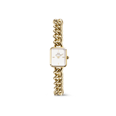 Daniel WellingtonのJolie Chain Gold。ゴールドのチャンキーチェーンブレスレットと小ぶりなスクエアケースを組み合わせた、ジュエリーのような上品な佇まいの腕時計です。ホワイトダイヤルにゴールドの針とミニマルなインデックスが映え、洗練された印象に仕上げています。