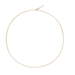 Daniel WellingtonのCharms Chain Necklace ゴールドカラーを円形に広げた俯瞰写真です。チェーン上部にはブランドロゴ入りのスライドクラスプとバーエンドが見え、チャームを通していないシンプルな状態でのチェーンの細さと均一な編み目が確認できます。
