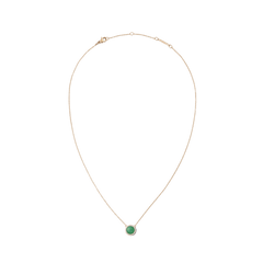 ダニエルウェリントン Audrey Necklace Jade Rose Goldの全体像。ローズゴールドの細身チェーンの中央に、キュービックジルコニアのハローセッティングで囲まれたドーム型の翡翠ペンダントがあしらわれています。