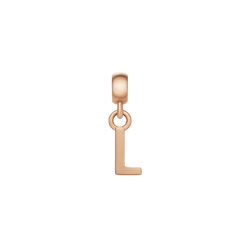 Daniel WellingtonのLetter Charm Rose Gold「L」は、縦と横の直線で構成されたすっきりとしたフォルムが特徴のイニシャルチャームです。温かみのあるローズゴールドの質感が上品な印象を与えます。
