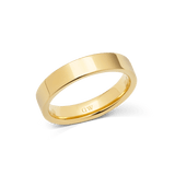 Daniel WellingtonのLine Ring Polished Goldは、4.5mm幅のフラットバンドリングです。ポリッシュ仕上げのゴールドが光を反射して美しく輝き、内側にはDaniel Wellingtonのロゴが刻印されています。