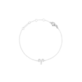 白背景で撮影した、おひつじ座モチーフのCrystal Zodiac Chain Bracelet Silverの全体画像です。細やかなシルバーチェーンが円を描くように広がり、下部にはキュービックジルコニアであしらった牡羊座のシンボルが配されています。上部にはロブスタークラスプやアジャスターリング、ブランドプレートが確認できます。