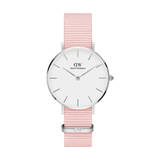 Daniel Wellington Petite Rosewaterの正面画像。淡いピンクのNATOストラップとシルバーケース、ホワイト文字盤を組み合わせた女性向け腕時計です。