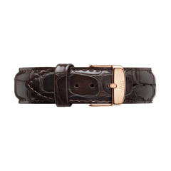 Classic York Black Rose Goldに付属のダークブラウン・クロコダイル型押しレザーストラップの画像です。光沢のある上質な革と丁寧なステッチ、ローズゴールドのピンバックルにはDaniel Wellingtonのロゴが刻印されています。