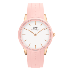 Daniel Wellington Iconic Motionの正面画像。ピンクベゼルとローズゴールドケースにオフホワイトの文字盤を合わせ、ローズゴールドのバーインデックスと針が上品に映えます。ピンクのラバーストラップがスポーティでありながらエレガントな印象を演出しています。