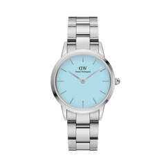 Daniel Wellington Iconic Link Capriの正面画像。パステルブルーの文字盤にシルバーのバーインデックスと針をあしらい、サテンとポリッシュ仕上げを組み合わせたステンレススチール製のリンクブレスレットが特徴的なデザインです。