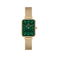 Daniel Wellington Quadro Pressed Evergold Green Goldの正面画像。マラカイトを思わせる深みのあるグリーンの文字盤に、ゴールドのバーインデックスが映えるレクタングルケース。ゴールドのプレスメッシュストラップを合わせた、女性向けの腕時計です。