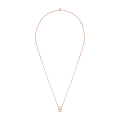 Emalie Necklace Rose Gold Satin Whiteの全体画像です。ローズゴールドの細いチェーンに、サテンホワイトエナメルのリングペンダントが下がっています。アジャスターチェーンとブランドプレートも確認できます。