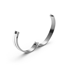 Emalie Infinite Silver Satin Whiteのヒンジ部分を開いた状態です。内側のホワイトエナメルラインと、外側のブラッシュドシルバーの質感が際立ち、片手でも簡単に着脱できるヒンジ式の構造がよくわかるアングルとなっています。