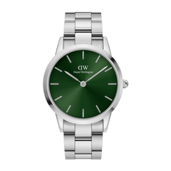 Daniel Wellington Iconic Link Emerald Greenの正面画像。エメラルドグリーンのサンレイ仕上げ文字盤に、シルバーのバーインデックスと針を配したステンレススチール製の腕時計です。サテンとポリッシュ仕上げを交互に施した3ピースリンクブレスレットが特徴です。
