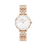Daniel WellingtonのPetite Lumine 28mmは、白蝶貝のダイヤルにクリスタルインデックスをあしらい、ローズゴールドの5リンクブレスレットを組み合わせた女性向け腕時計です。