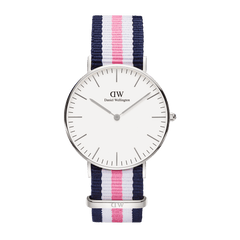 Daniel Wellington Classic Southamptonの正面画像。シルバーケースにオフホワイトの文字盤、ネイビー・ホワイト・ピンクのトリコロールNATOストラップを組み合わせた36mmサイズの腕時計です。