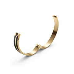 Emalie Infinite Gold Blackブレスレットのヒンジ部分を開いた状態の画像です。内側のゴールドと外側のブラックエナメル加工が施された構造が確認でき、継ぎ目なく閉じるクロージングシステムの仕組みがわかるアングルとなっています。