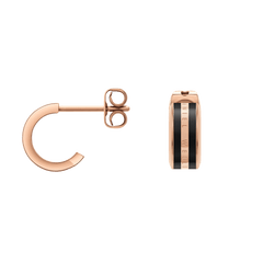 Emalie Earrings Rose Gold Blackの商品画像。白背景に正面と背面を並べています。背面からはローズゴールドのCカーブを描くフープとバタフライキャッチが、正面からはブラックエナメルの2本ラインとDaniel Wellingtonの刻印が確認できます。