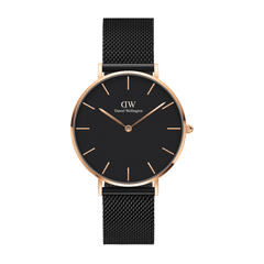 Daniel Wellington Petite Ashfieldの正面画像です。ブラックの文字盤にローズゴールドのバーインデックスと針が映え、ローズゴールドケースとマットブラックのメッシュストラップが上品なコントラストを演出しています。
