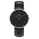 Daniel Wellington Classic Sheffield Black Silverの正面画像。ブラックの文字盤にシルバーのバーインデックスと針を配したミニマルなデザインで、シルバーケースとブラックレザーストラップの端正なコントラストが際立ちます。