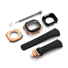 Daniel Wellington Switch Rose Goldの同梱品を白背景に並べた画像です。ローズゴールドのケース本体と裏蓋、ブラックのインナーバンパー、ブラックのFKMラバーストラップ、ローズゴールドのデプロイメントバックル、取り付け用の小型ネジ4本、専用ドライバーがセット内容として確認できます。