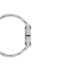 Iconic Link Unitone Silverのサイドビュー。薄型ケースのスリムなプロファイルと、ステンレススチール製リンクブレスレットのピン接続部分が確認できます。手首に沿うなめらかなカーブが伝わる1枚です。
