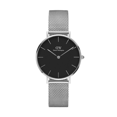 Petite Sterling Black Silverを正面から撮影した全体の画像です。ブラックの文字盤とシルバーメッシュストラップのコントラストが美しく、シンプルで洗練されたダイヤルデザインが特徴の女性向け腕時計です。