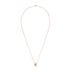 ダニエルウェリントン Elan Necklace ローズゴールドの全体像。白背景にチェーンの全長とリングモチーフのペンダント、留め具付近のブランドプレートが確認できる商品写真です。
