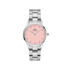 Daniel WellingtonのIconic Link Blush Silverを正面から捉えた画像です。淡いパステルピンクの文字盤にシルバーのバーインデックスと針を配し、鏡面仕上げとサテン仕上げを組み合わせたステンレススチール製のリンクブレスレットが特徴的なデザインです。