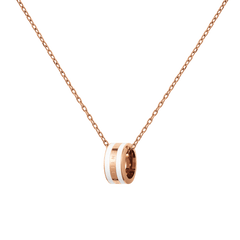 Daniel WellingtonのEmalie Necklace Rose Gold Satin Whiteは、ローズゴールドのリングペンダントにサテンホワイトのエナメルラインをあしらった、細身のチェーンネックレスです。