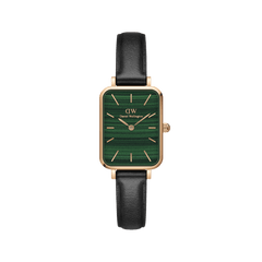 Daniel Wellington Quadro Pressed Sheffield Green Rose Goldの正面画像。マラカイトを思わせる美しい縞模様のグリーン文字盤に、ローズゴールドのスクエアケースとブラックレザーストラップを組み合わせた女性向け腕時計です。