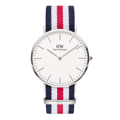 Daniel Wellington Classic Canterburyの正面画像。シルバーケースにホワイト文字盤、ネイビー・ホワイト・レッドのトリコロールNATOストラップを組み合わせたモデルです。