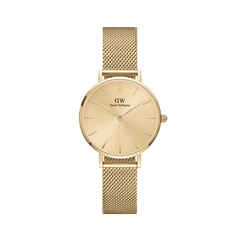 Daniel Wellington Petite Unitone Goldの正面画像です。ケース、サンレイ加工の文字盤、メッシュストラップをゴールドで統一し、バーインデックスが光を受けて繊細な陰影を描くミニマルデザインとなっています。