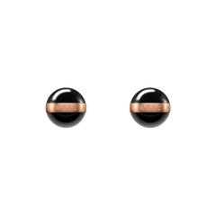 Daniel WellingtonのAspiration Earringsは、艶やかなブラックセラミックの球体にローズゴールドのロゴバンドがあしらわれたスタッドピアスです。
