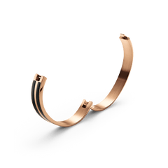 Emalie Infinite Rose Gold Blackのヒンジ部分を開いた状態の画像です。ローズゴールドの内側とブラックエナメルのストライプが見え、装着時には隠れるヒンジ式留め具のディテールが確認できます。