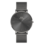 Daniel Wellington Classic Mesh Graphiteの正面画像。グラファイトカラーで統一されたケースと、サンレイ仕上げの文字盤、細やかな編み込みが美しいメッシュストラップをあしらった40mmの腕時計です。