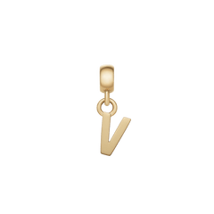 アルファベットの「V」をモチーフにしたDaniel WellingtonのLetter Charm Goldです。二本の直線が下部で交わるシャープなフォルムに、ポリッシュ仕上げのゴールドが上品な輝きを添えています。