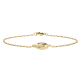 Elan Unity Braceletを横から捉えた商品画像です。ゴールドのケーブルチェーンが手首に沿う自然なラインを描き、中央のインターロッキングリングにはDaniel Wellingtonのブランド名が刻印されています。