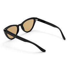 Lynx Bio-Acetateサングラスを背面から撮影した画像です。レンズの内側からイエローの色味が確認でき、左テンプルの内側にはDaniel Wellingtonの刻印が入っています。