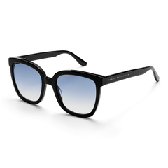 グランデ Bio-Acetateサングラスを斜め前方から撮影した商品画像です。光沢のあるブラックのバイオアセテートフレームと、ブルーグラデーションのレンズが特徴で、テンプル部分にはDaniel Wellingtonのロゴが刻印されています。