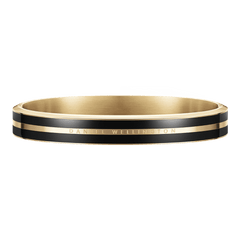 Emalie Infinite Gold Blackブレスレットを斜め上から捉えたアングルです。内側のブラッシュ仕上げゴールドの質感と、外側のブラックエナメルに走るポリッシュゴールドのラインが織りなすコントラストが際立ちます。