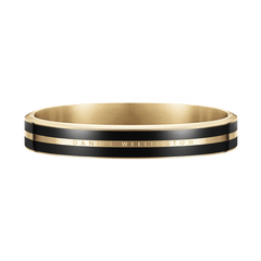 Emalie Infinite Gold Blackブレスレットを正面から捉えた画像です。ブラックエナメルの二本のラインと、ゴールドの中央バンドに刻まれたDaniel Wellingtonのロゴが際立つ、閉じた状態のバングルです。